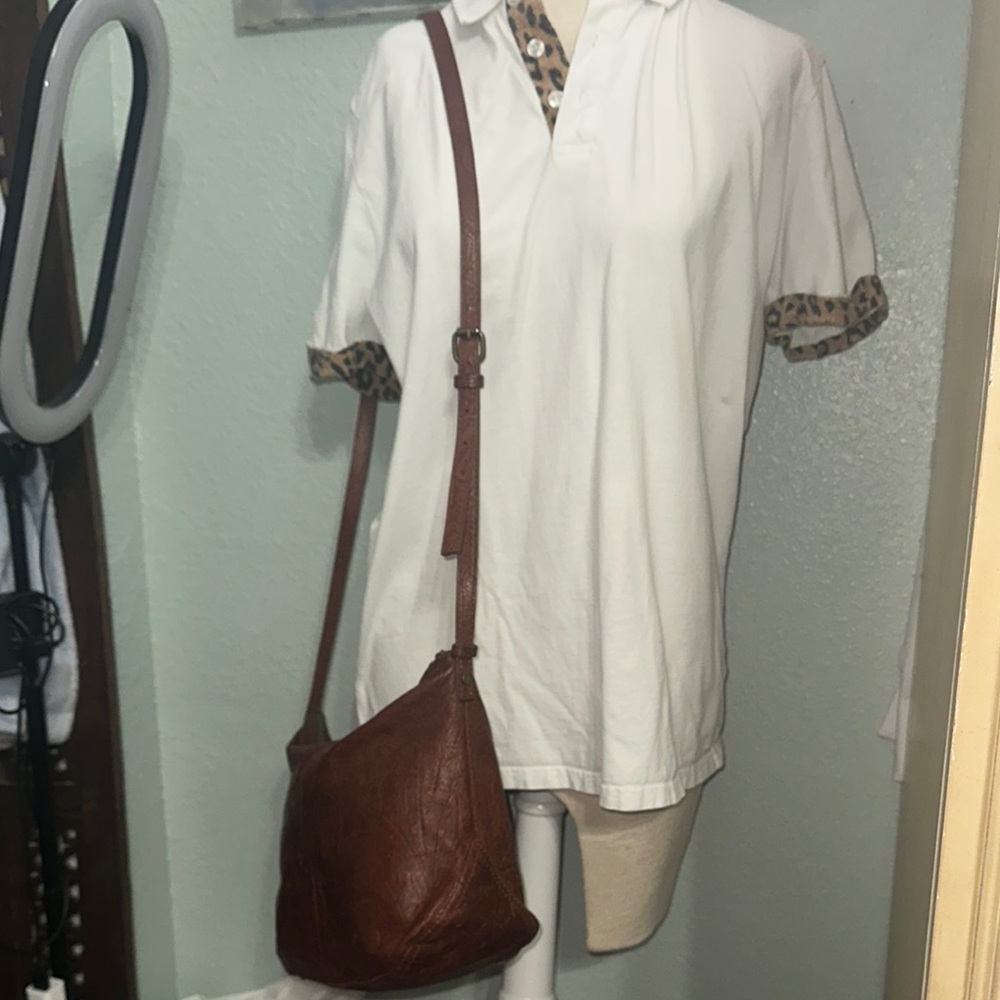 Elegant Brown Leather Shoulder Bag - Picture 7 of 13